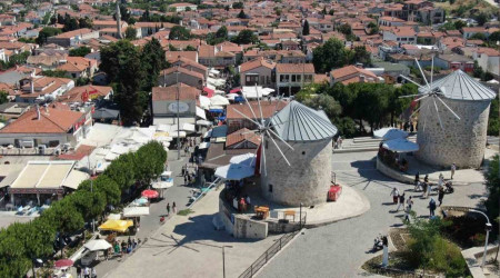 Alaçatı sokakları dolup taştı