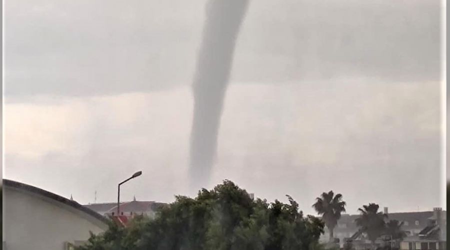 Antalya'da korkutan hortum