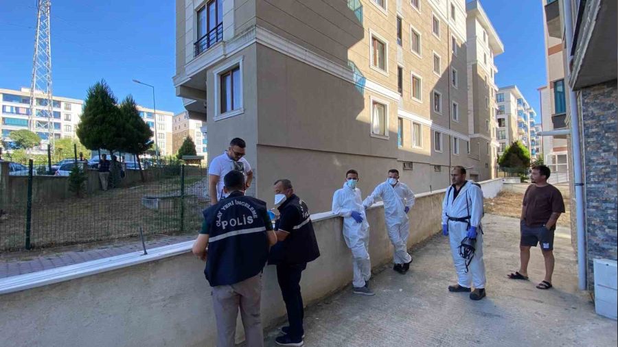 Apartmana yayılan koku dehşeti ortaya çıkardı