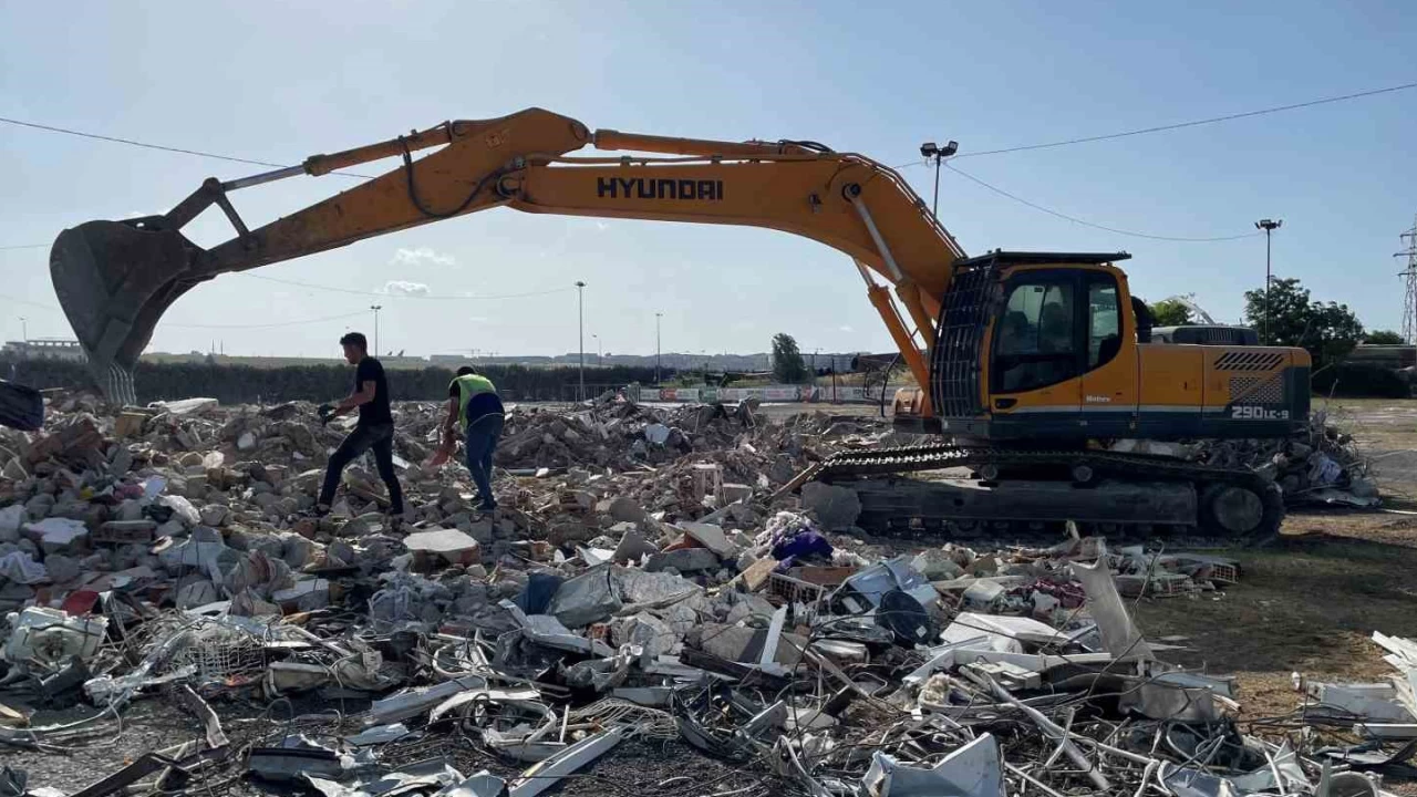 Bahelievler'de yklan binadaki ziynet eyalar aranyor