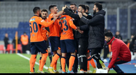 Başakşehir Antalyaspor'u iki golle uğurladı
