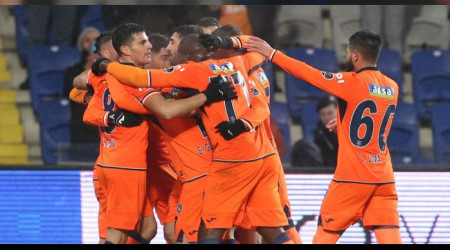 Başakşehir Konyaspor'u iki golle uğurladı