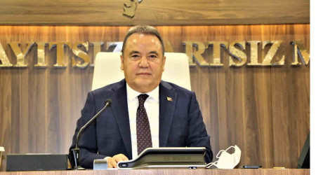 Başkan Böcek'ten ucuz ekmek müjdesi