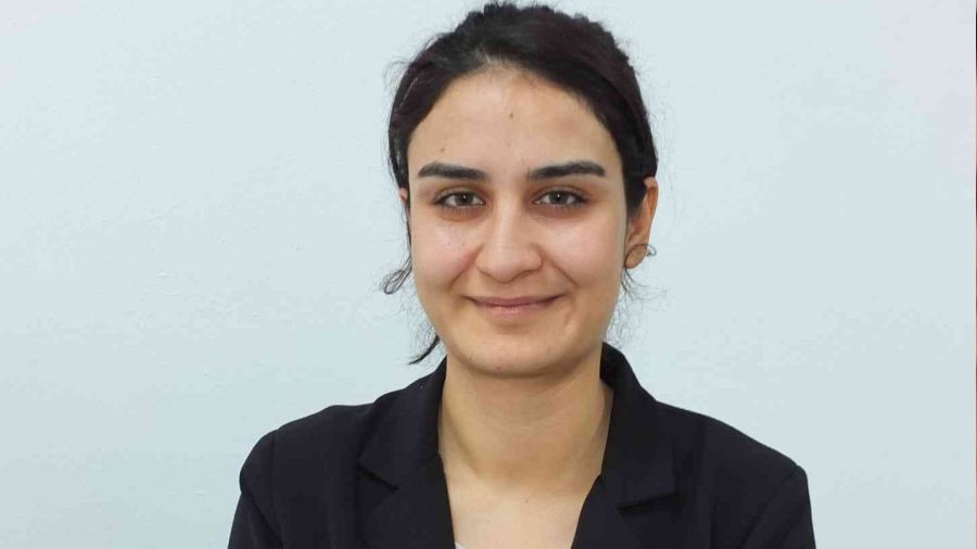 Burhaniye' de genç tekniker kök boyanın kitabını yazıyor