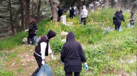 Büyükler kirletti, çocuklar temizledi