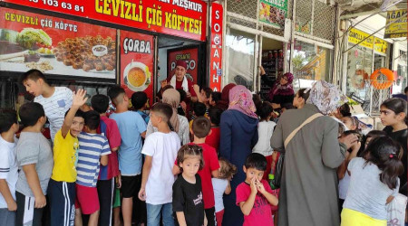 Cevizli çiğköfte yemek için yarıştılar