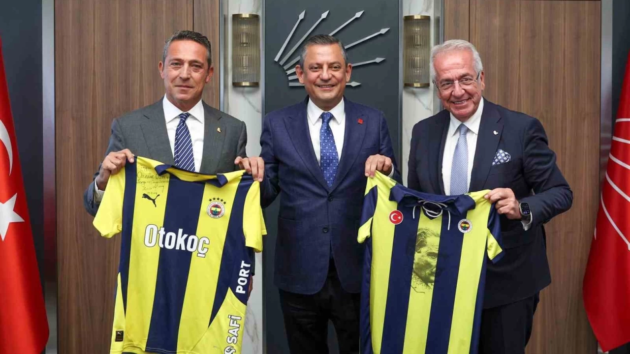 CHP Lideri zgr zel, Fenerbahe Bakan Ali Ko ile bir araya geldi