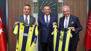 CHP Lideri zgr zel, Fenerbahe Bakan Ali Ko ile bir araya geldi