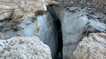Cilo'da buzul kırıldı, 4 kişi oluşan çukura düştü