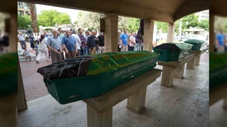 Cinayete kurban giden aile toprağa verildi