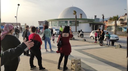 Denizde kaybolan çocuğu polisler buldu