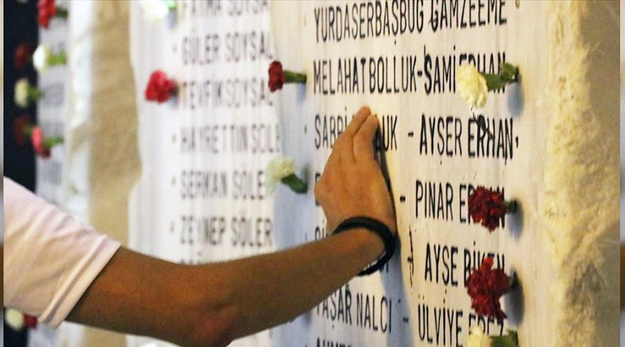 Depremde hayatını kaybedenler anıldı