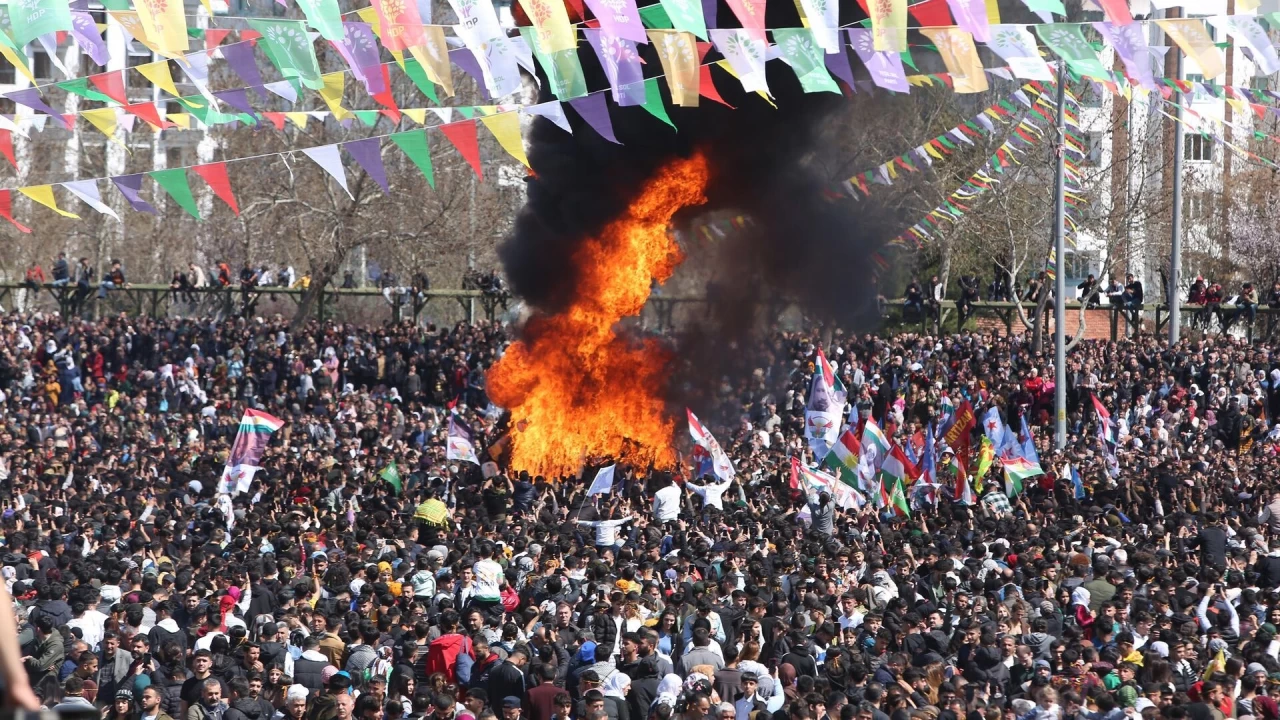 Diyarbakr Nevruz'unda 22 cep telefonu almlar