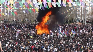 Diyarbakır Nevruz'unda 22 cep telefonu çalmışlar