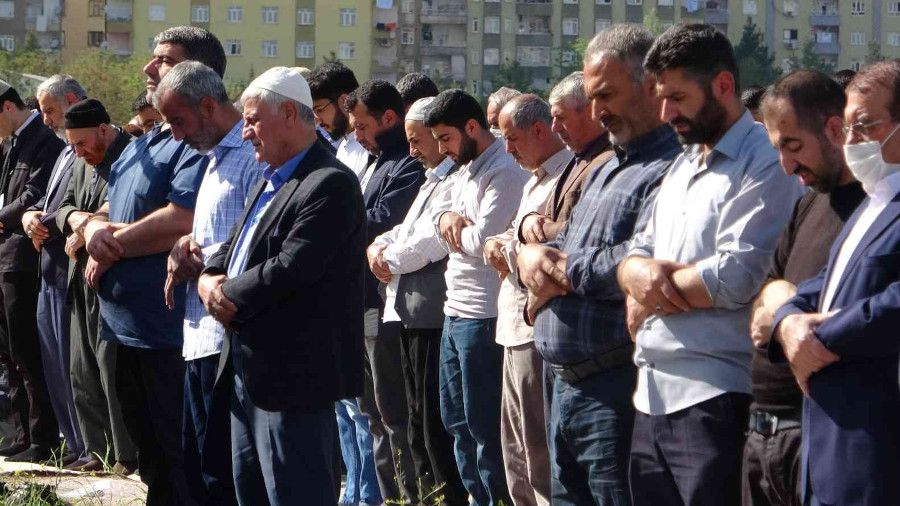 Diyarbakır'da halk yağmur duasına çıktı