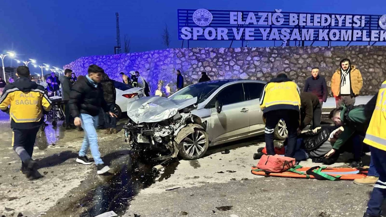 Elaz'da iki otomobil arpt: 2'si ar 3 yaral