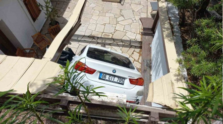 Fren yerine gaza bastı