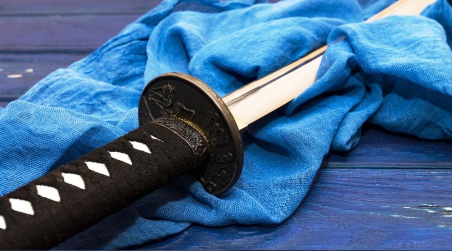 Genç kadını samuray kılıcıyla öldürdü