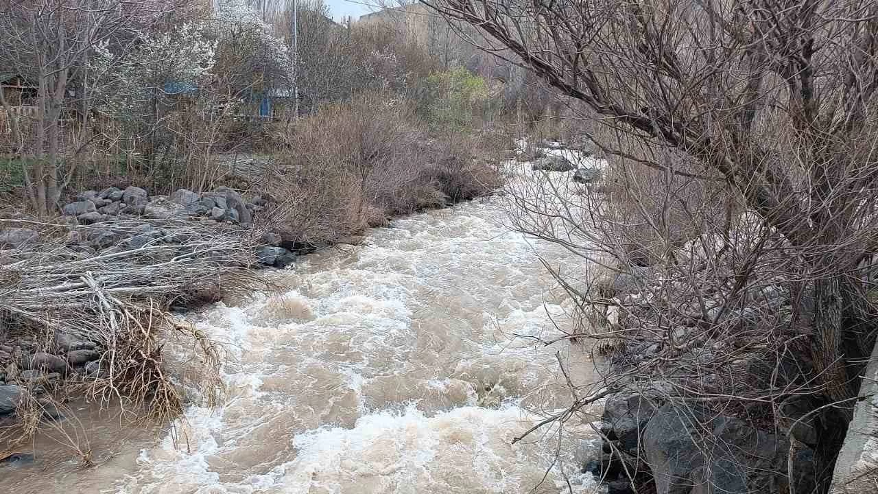 Iğdır'da dere yatağına düşen çocuk aranıyor