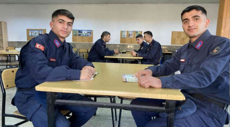 İkizler, aynı birlikte askerlik yapıyor