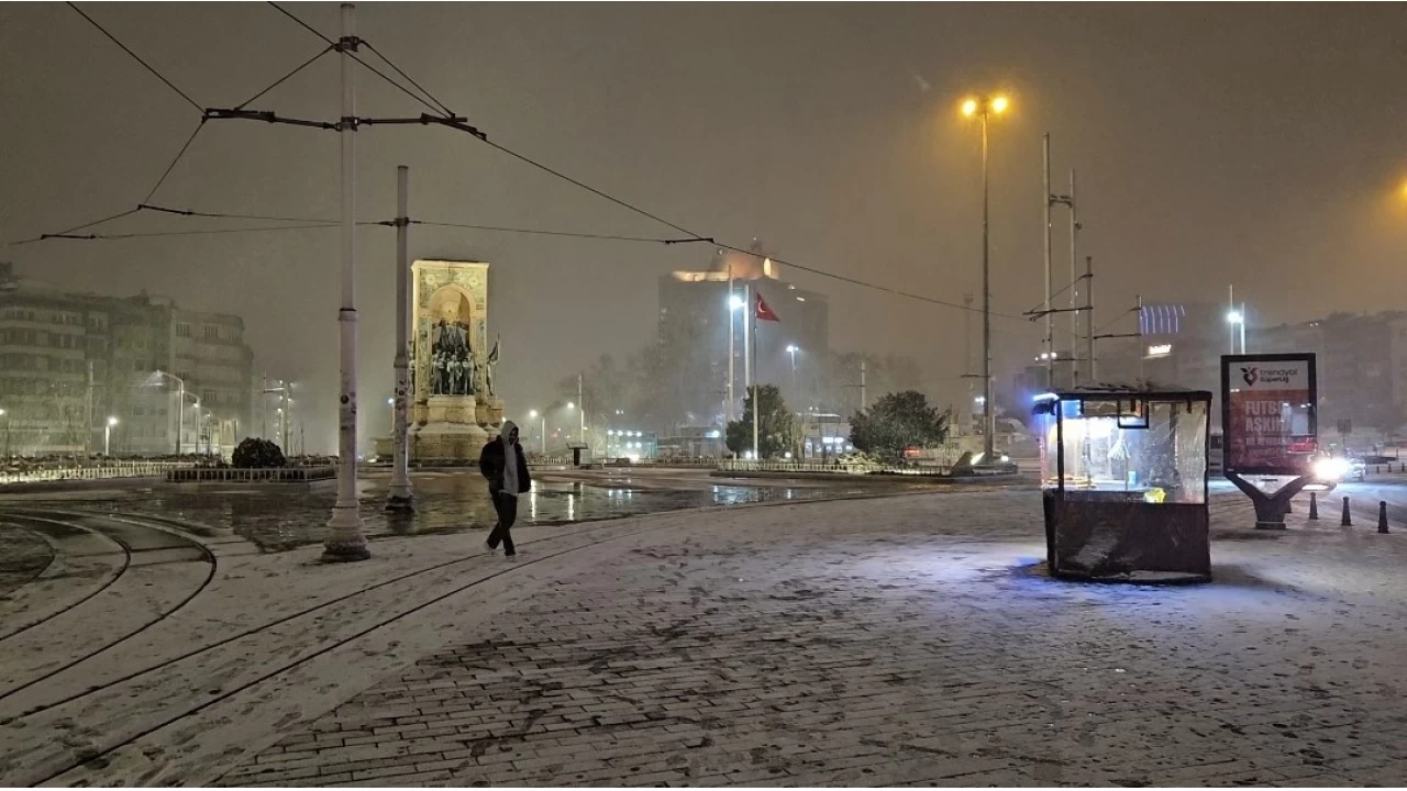 stanbul'da kar ya 3'nc gnnde de devam etti