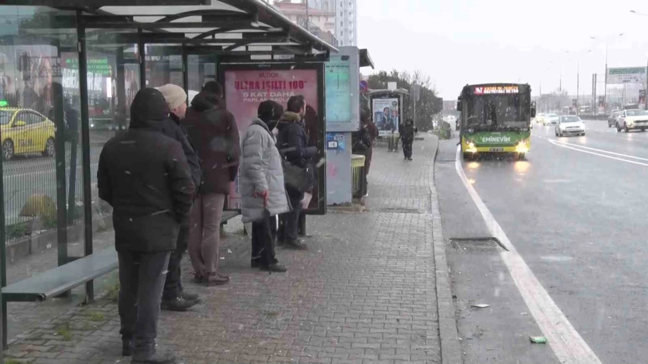 stanbul'da kar ya devam ediyor