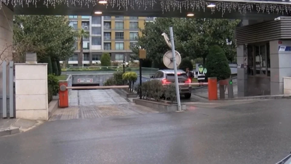 İstanbul'da otoparktaki araçlardan 30 milyon dolar çalındığı iddiasında gözaltı sayısı 11'e yükseldi