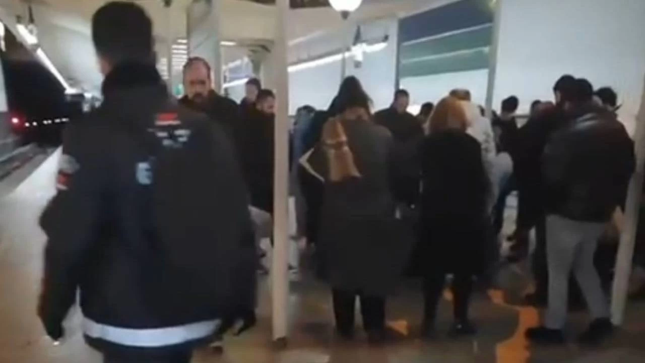 İzmir metrosunda bıçaklı kavga: 1 ölü, 1 yaralı