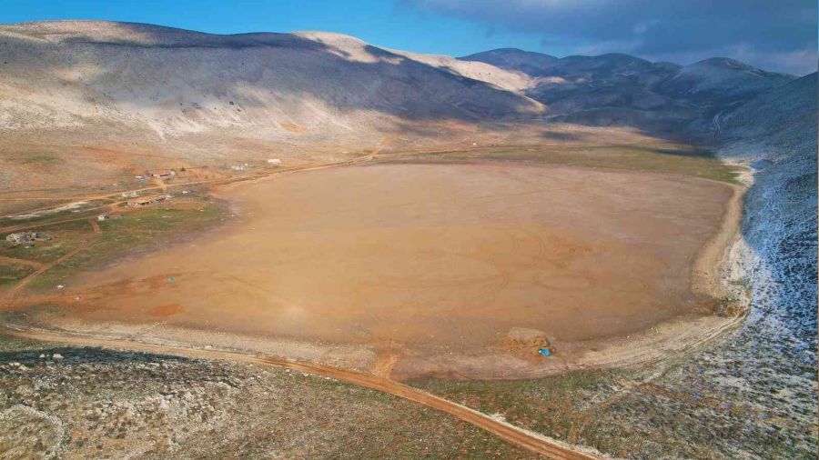 Kahramanmaraş'ta Karagöl tamamen kurudu