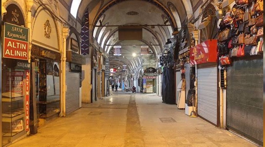 Kapalıçarşı'da su borusu patladı