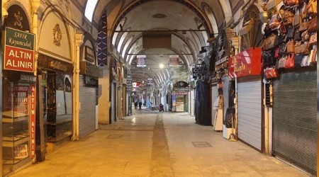 Kapalıçarşı'da su borusu patladı