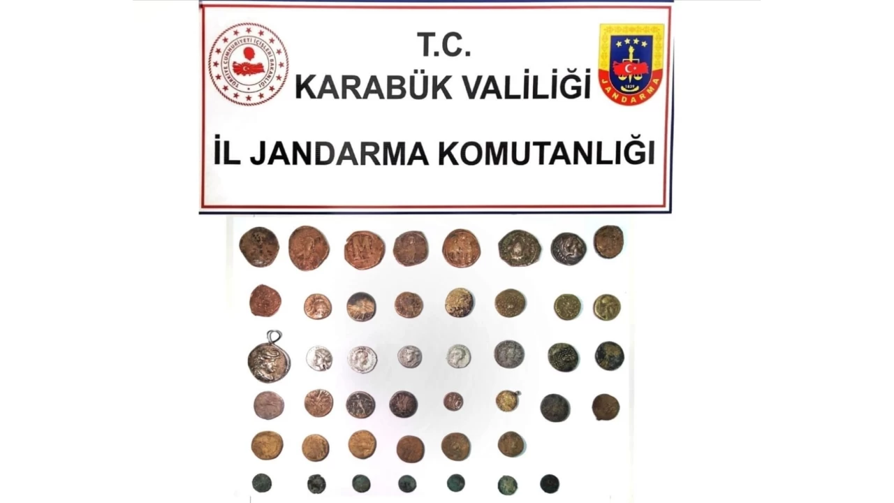 Karabk'te 4 kii 45 sikke ile yakaland