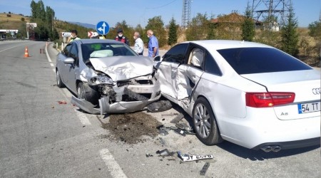 Karabk'te trafik kazas: 3 yaral