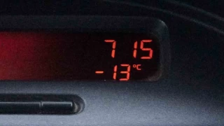 Kars eksi 13'ü gördü: Araç camları buz tuttu