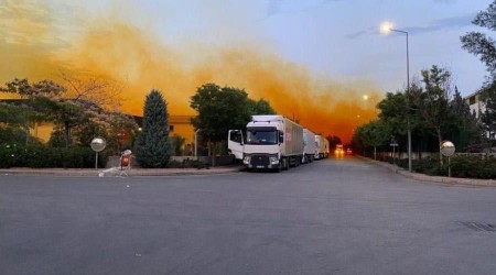 Kimyasal madde tankından sızan nitrik asit gökyüzünü turuncuya boyandı