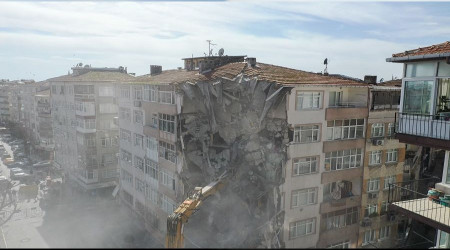 Kıymetli eşyalarını almaları için 10 dakika verildi