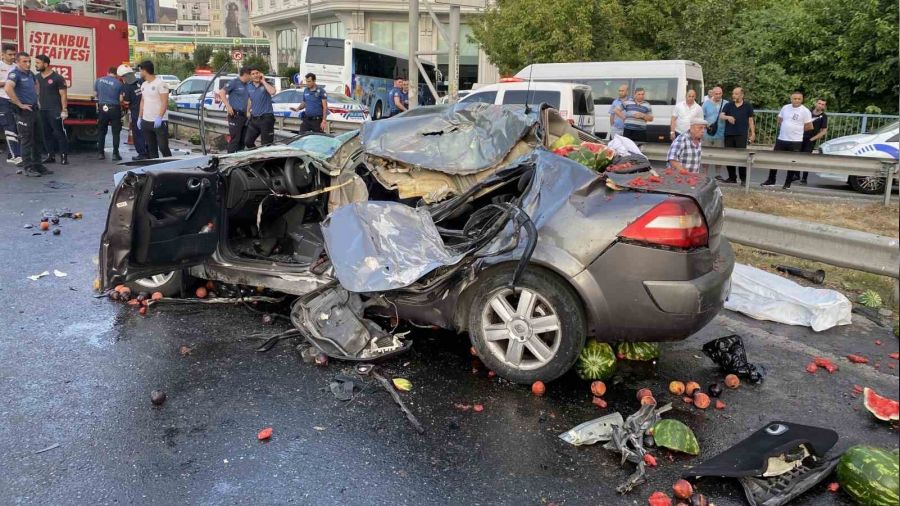 Küçükçekmece'de feci kaza: 2 ölü