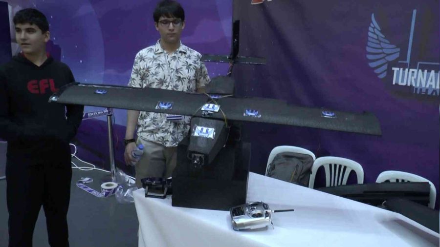 Lise öğrencileri bomba bırakan İHA üretti