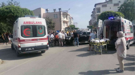Manavgat'ta motosiklet ile kamyonet çarpıştı