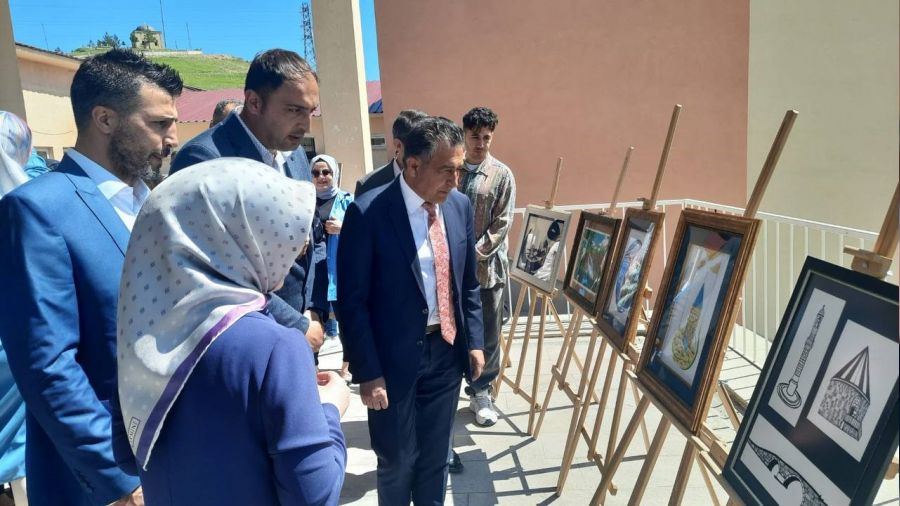 Öğrencilerden görsel sanatlar sergisi