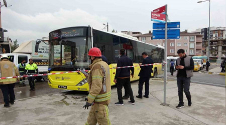 Pendik'te İETT otobüsüyle tır çarpıştı: 5 yaralı