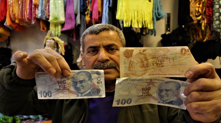 Sahte paralardan koleksiyon yaptı