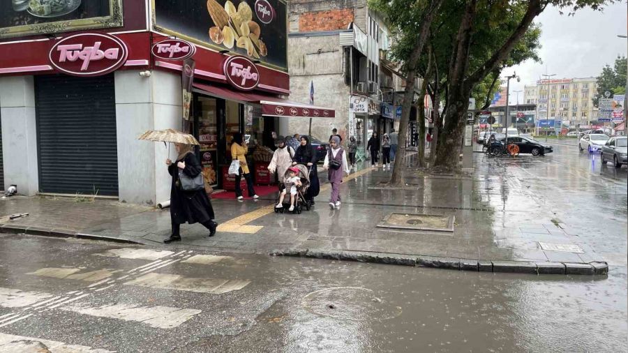 Sakarya'da kavurucu sıcaklar yerini yağışa bıraktı