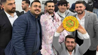 Siirt'te gelin ve damada altın yerine 1 kilo bal takıldı