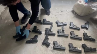 Silah satan kiinin evine operasyon: uvaldan 31 tabanca kt