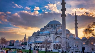 Sleymaniye Camii: Klasik Osmanl mimarisinin en gzel rneklerinden biri