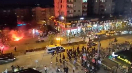 Taraftarlar birbirine girdi