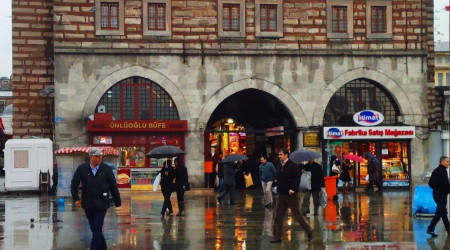 Tarihi Mısır Çarşısı'nda esnaf kavgası