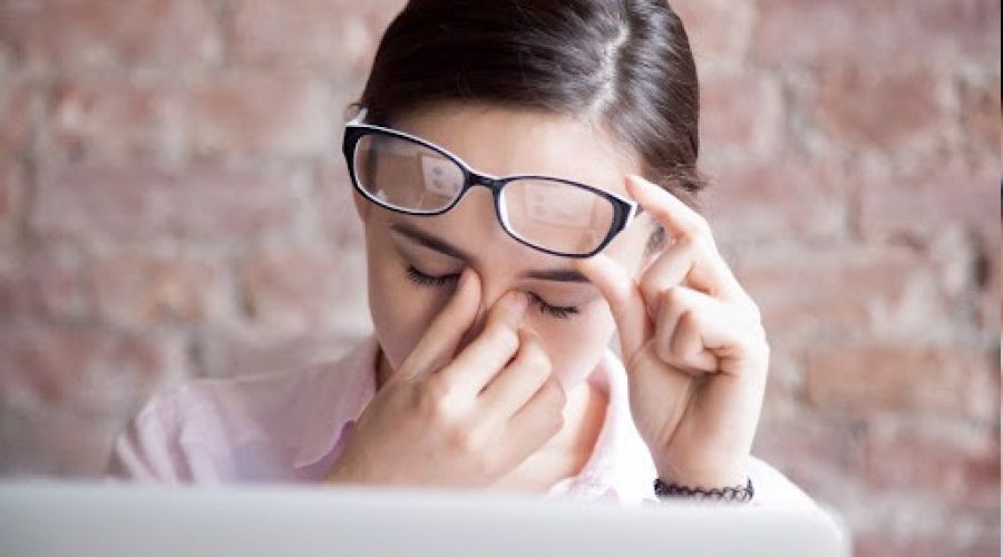 Telefon ve bilgisayar gözü kurutuyor