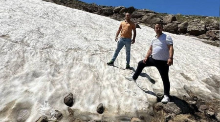 Temmuzda kar topu oynadılar